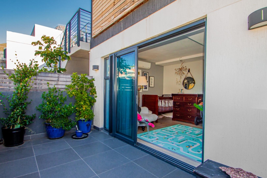 2 Bedroom Property for Sale in Sea Point Western Cape